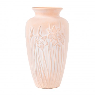 Wazon ceramiczny w stylu secesyjnym, w kolorze brzoskwiniowym.